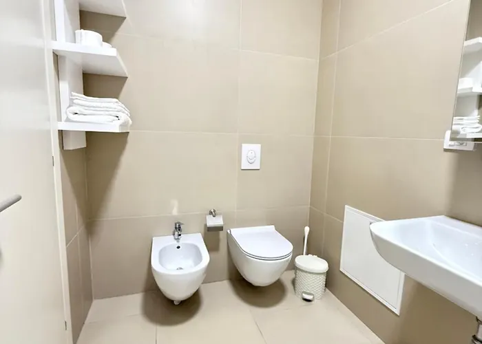 Harmony Coast, Palase * Himare