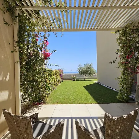 Harmony Coast, Palase