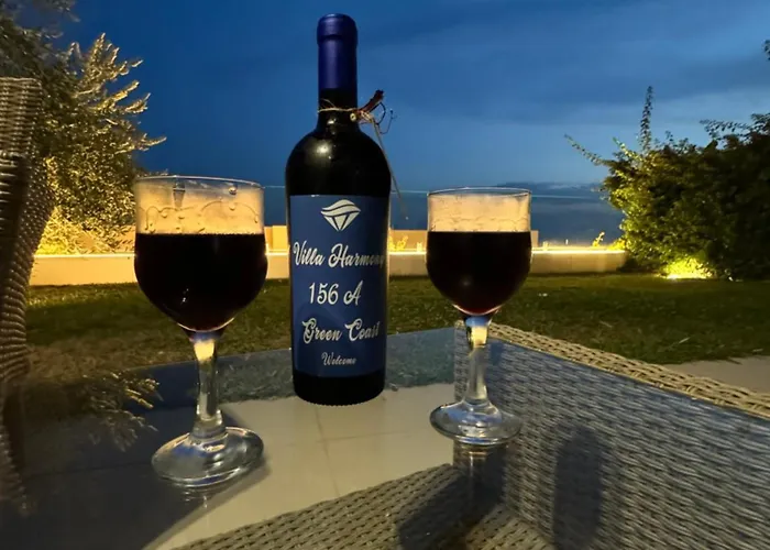 Harmony Coast, Palase Himare