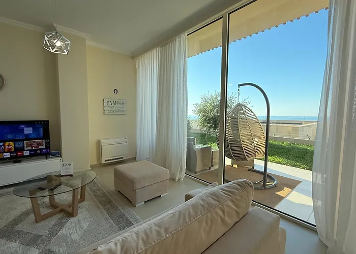 Harmony Coast, Palase