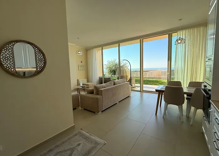 Harmony Coast, Palase Himare