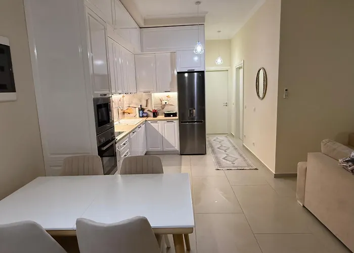 Harmony Coast, Palase Himare