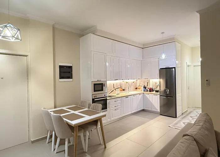 Harmony Coast, Palase * Himare